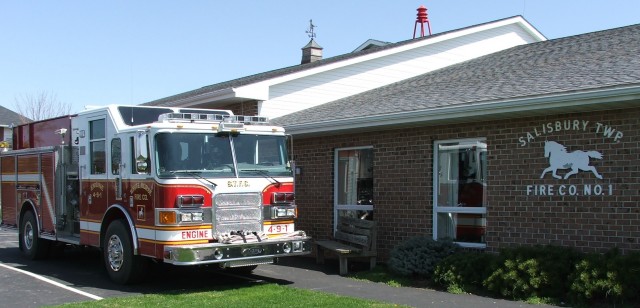 Engine 4-9-1 in front of the station, May 2006